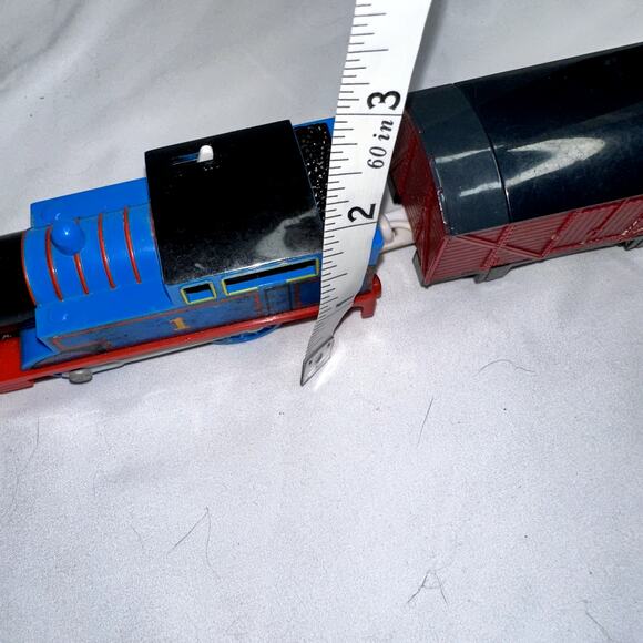 Thomas the Train Trackmaster Motorized Tank Engine Friends #1 2009 & Cargo Car - Picture 11 of 11